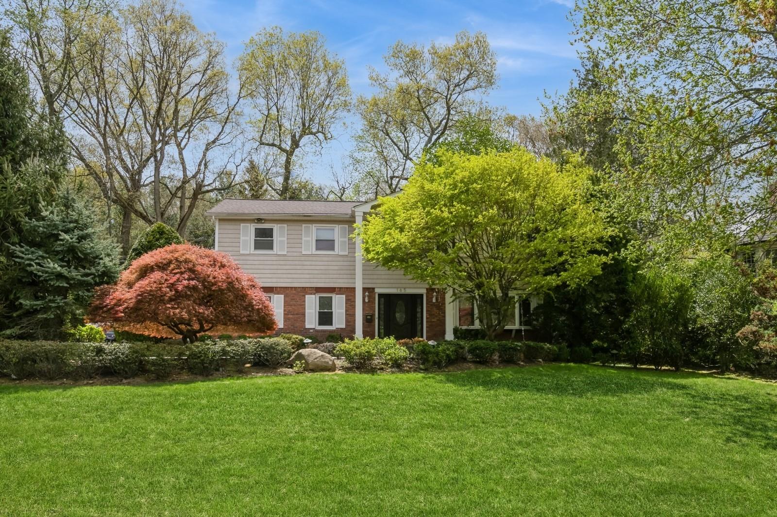 165 Tara Drive, Roslyn, New York image 1