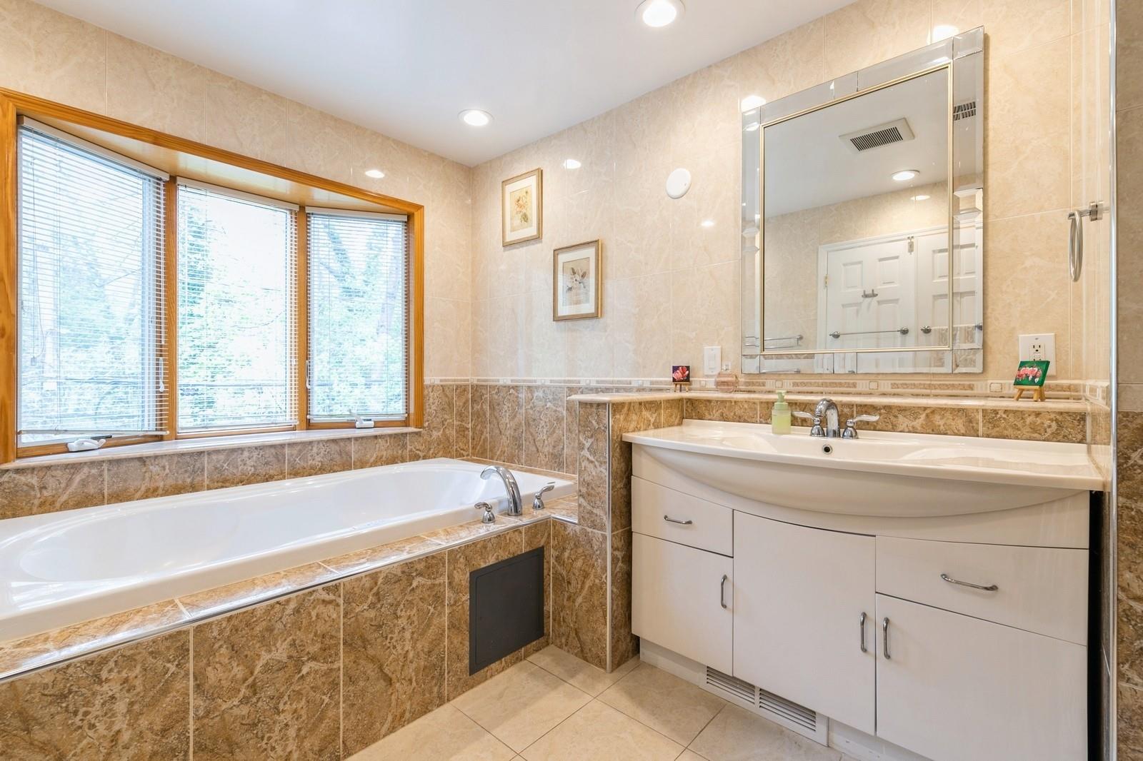 165 Tara Drive, Roslyn, New York image 18