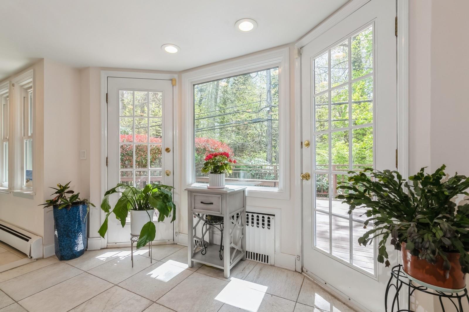 165 Tara Drive, Roslyn, New York image 10