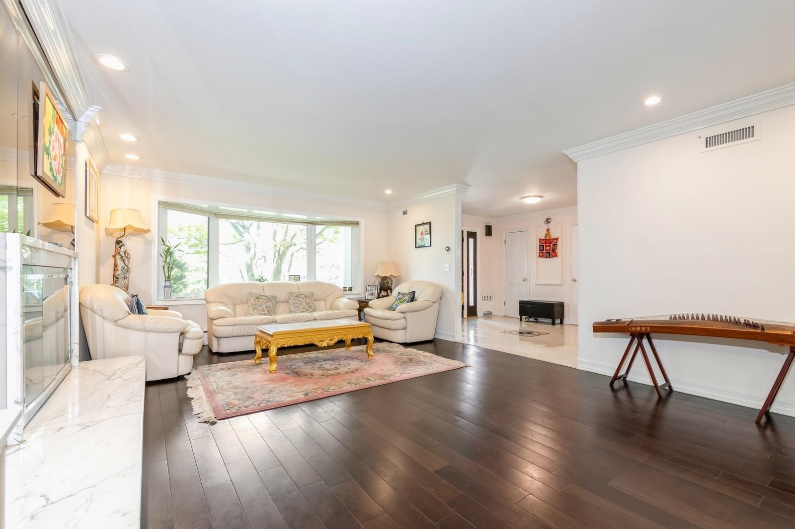 165 Tara Drive, Roslyn, New York image 9