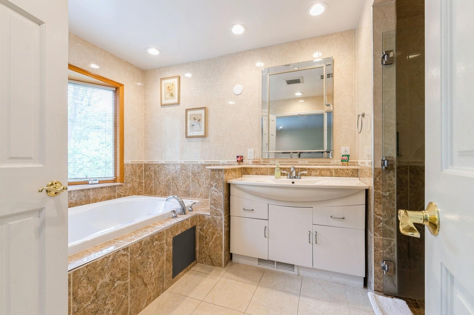 165 Tara Drive, Roslyn, New York image 17