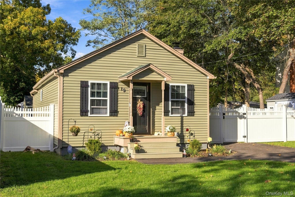 Photo of 19 Lacrosse Road, Mastic Beach, NY 11951 (MLS # 1067198)