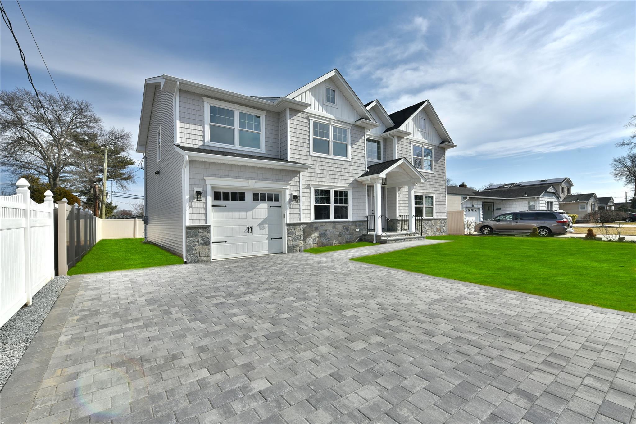 749 Evelyn Avenue, Bellmore, New York image 2