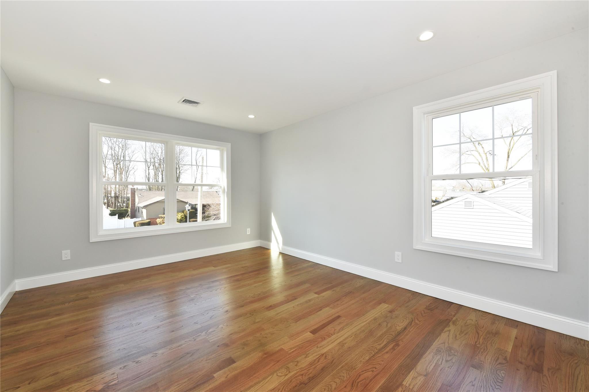 749 Evelyn Avenue, Bellmore, New York image 25