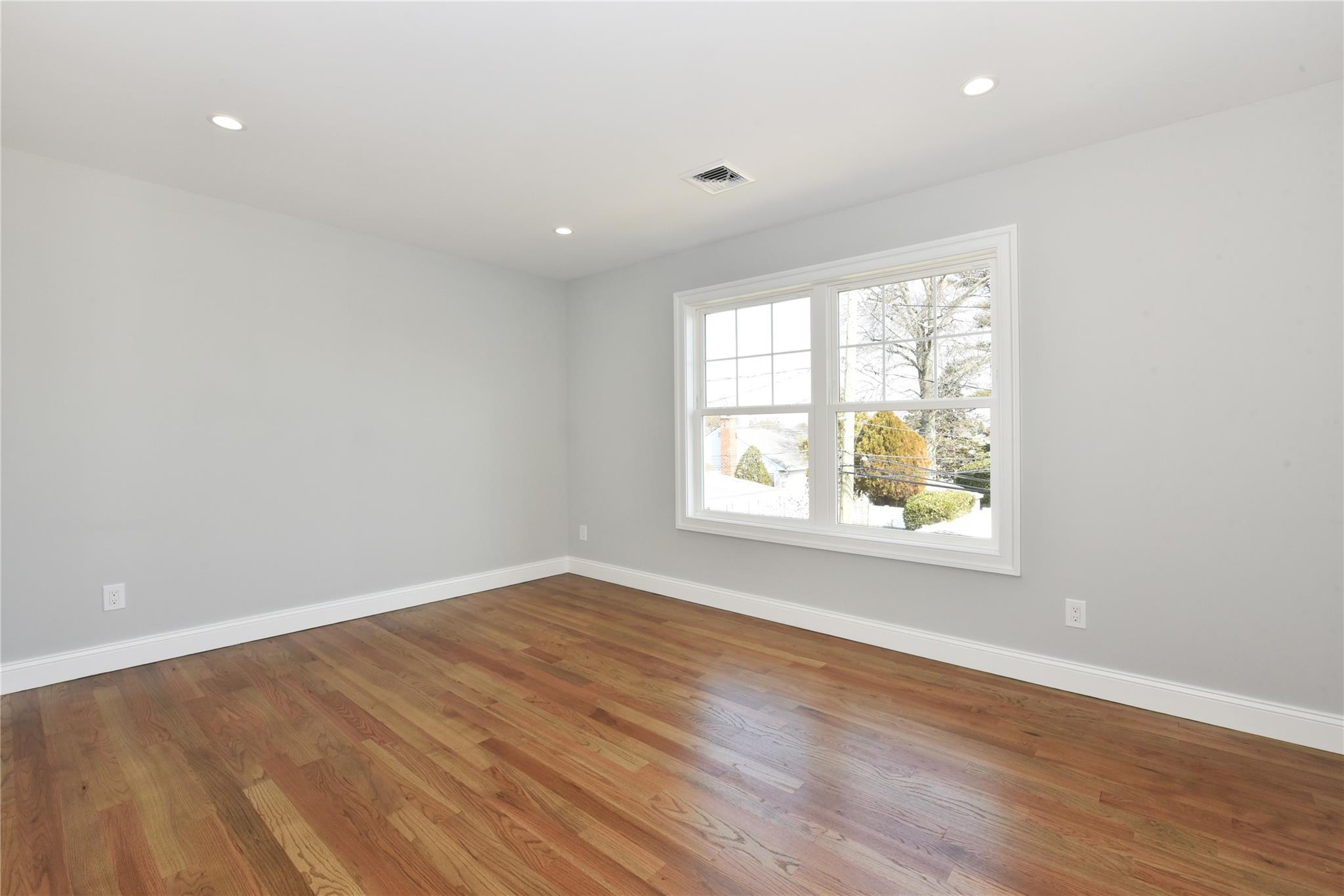 749 Evelyn Avenue, Bellmore, New York image 24