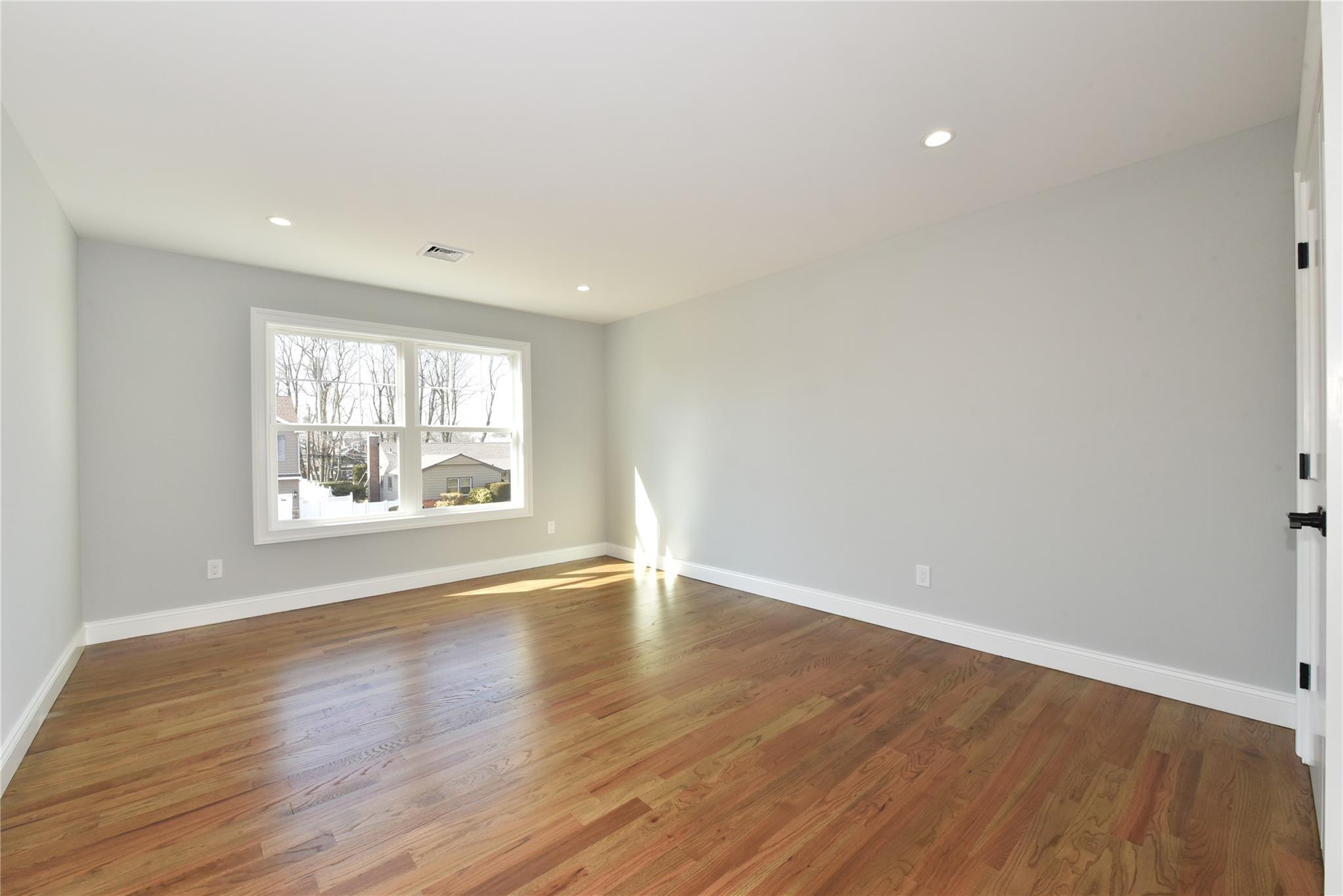 749 Evelyn Avenue, Bellmore, New York image 26