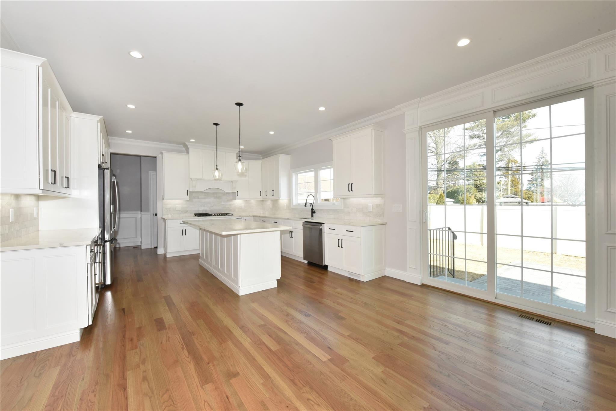 749 Evelyn Avenue, Bellmore, New York image 16