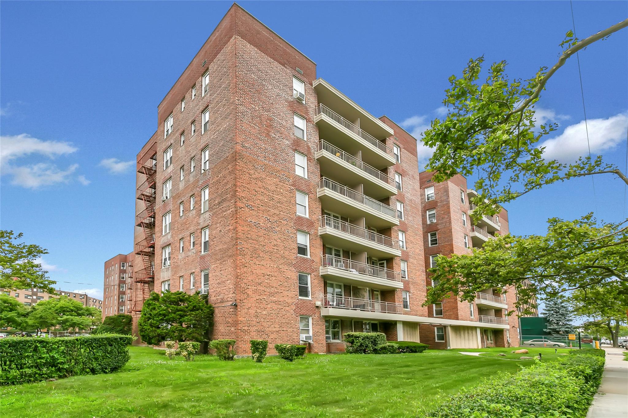 Seagirt Boulevard 4C, Far Rockaway, Queens, NY - 2 Bedrooms  
1 Bathrooms  
5 Rooms - 