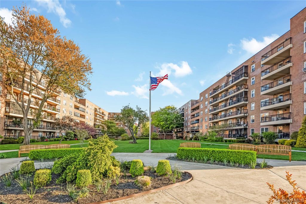 Photo of 162-41 Powells Cove Boulevard #6S, Beechhurst, NY 11357 (MLS # 994945)