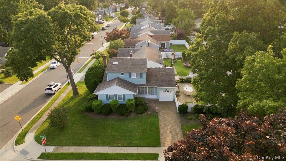 1426 MEADOW Lane