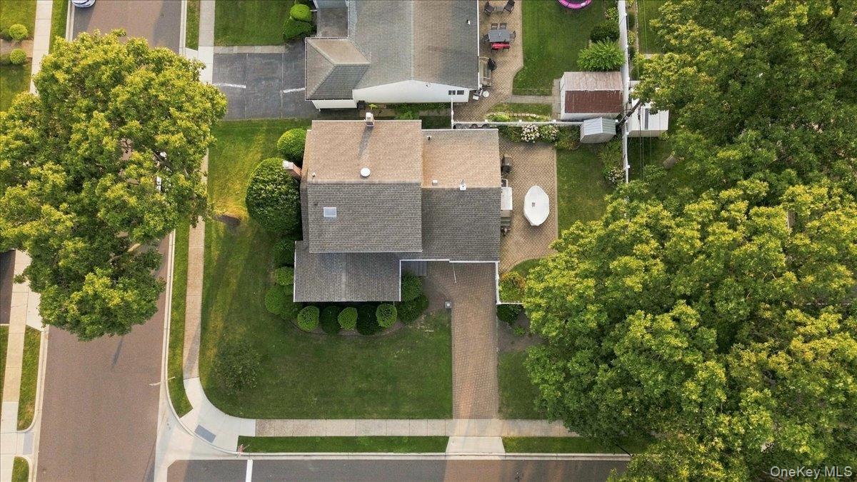 1426 MEADOW Lane