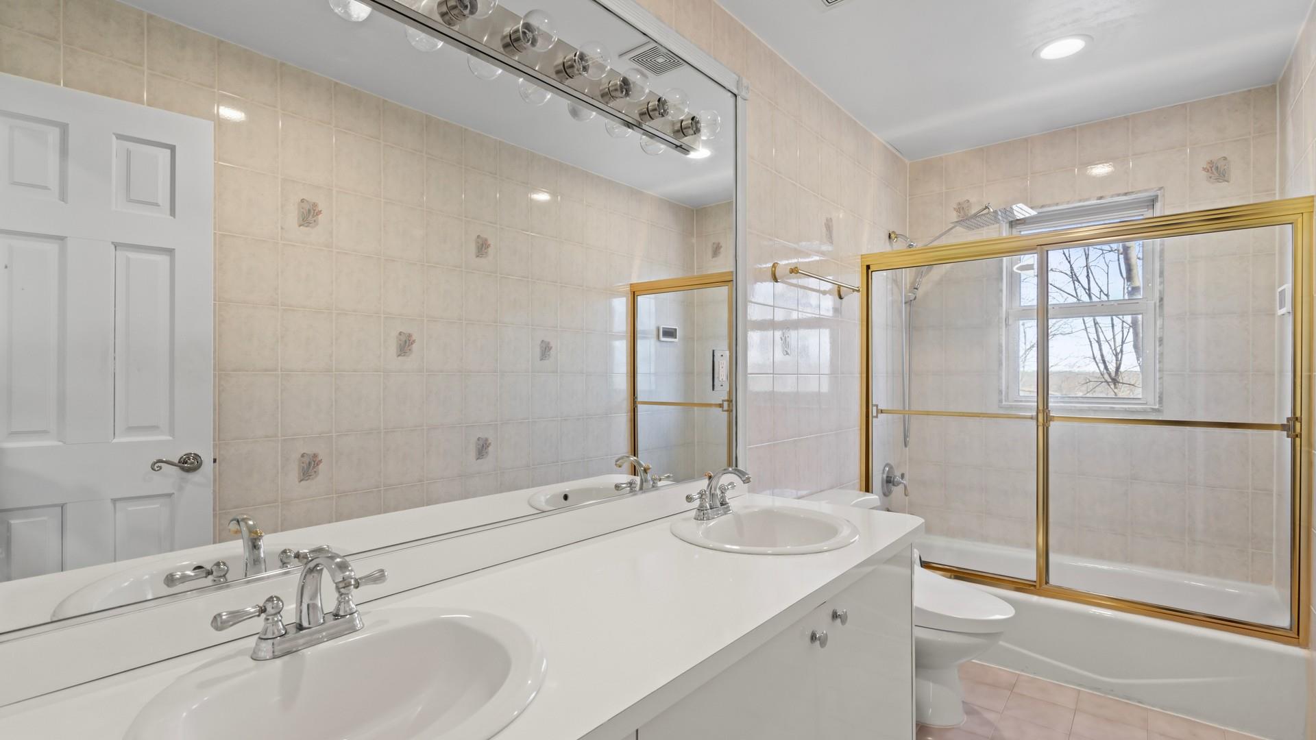 30 N Pine Drive, Roslyn, New York image 27