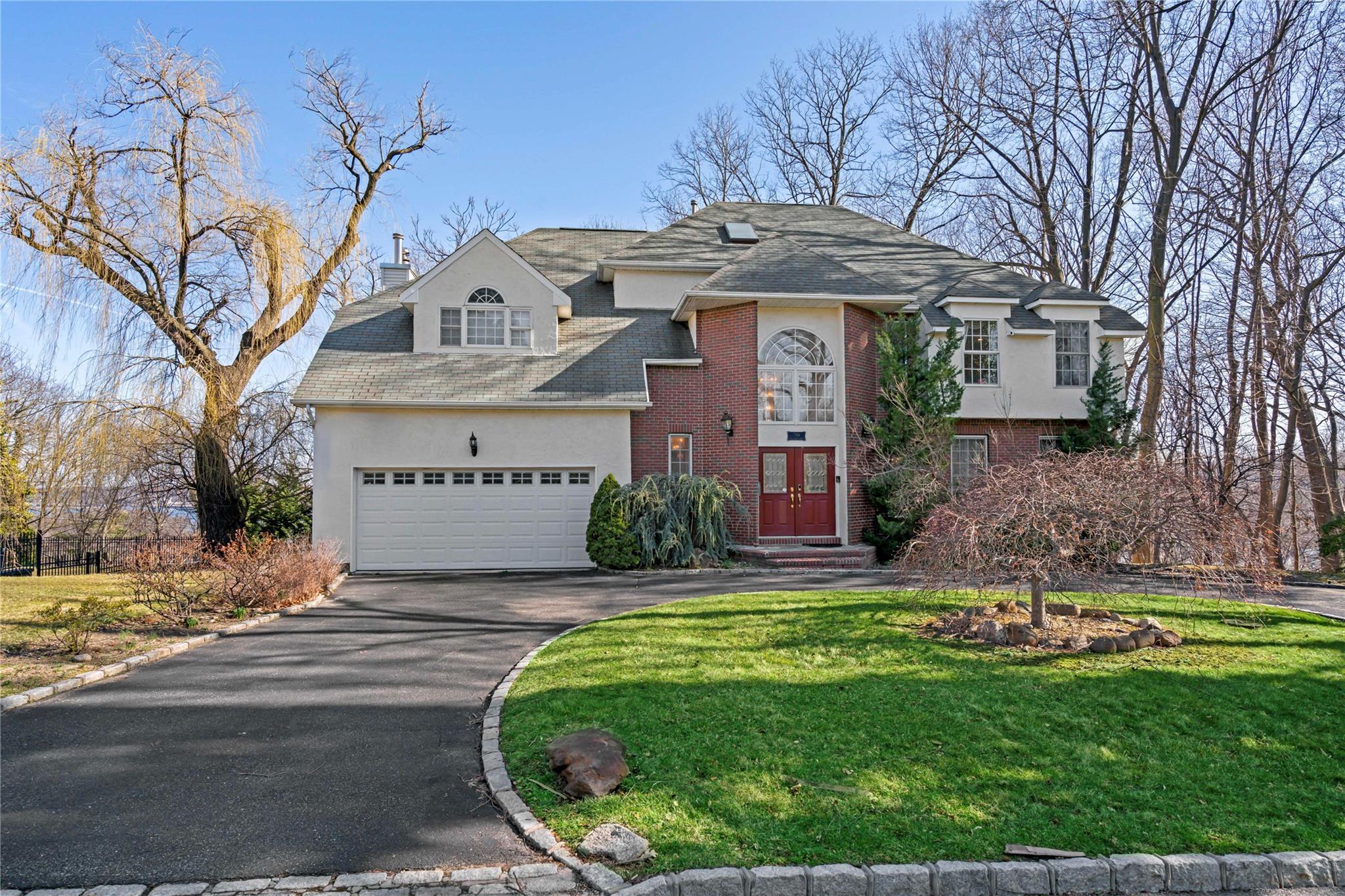 30 N Pine Drive, Roslyn, New York image 3