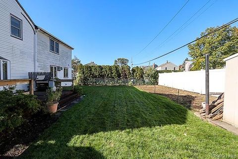 Photo of 81 Ward Street, Westbury, NY 11590 (MLS # 929239) Photo of 81 Ward Street, Westbury, NY 11590 (MLS # 929239)