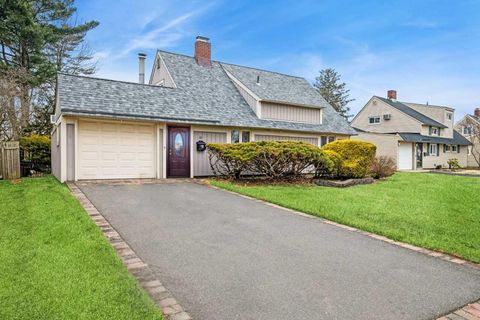 42 Boxwood Lane, Oyster Bay, NY 11801 - MLS#: 828066