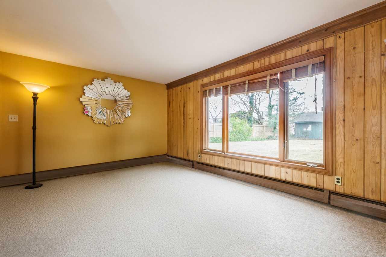 42 Boxwood Lane, Hicksville, New York image 5