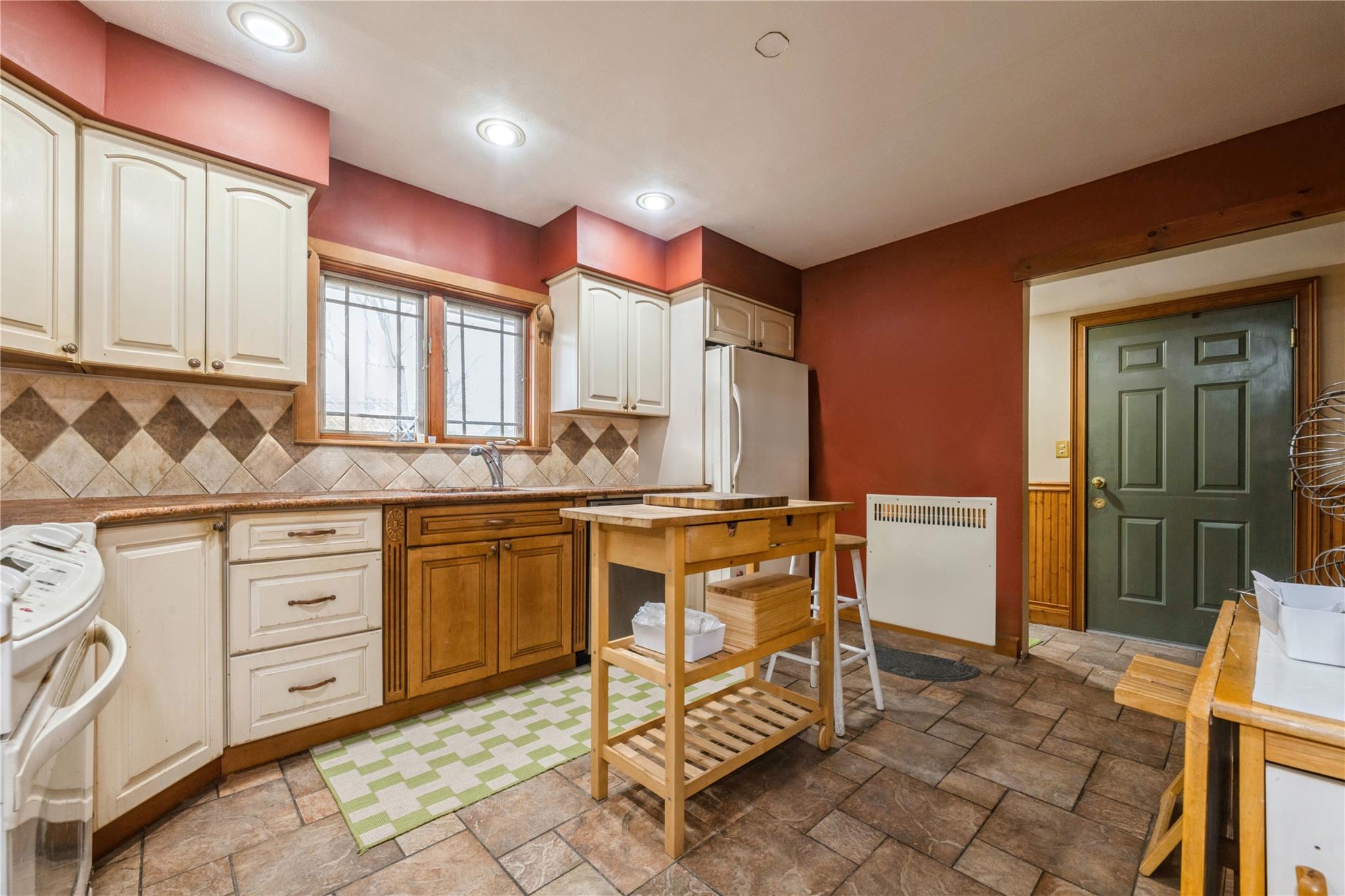 42 Boxwood Lane, Hicksville, New York image 3