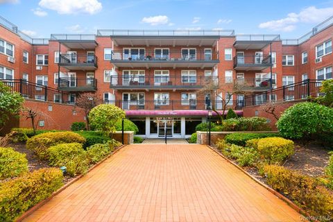 Homes For Sale - 30 Stoner Avenue #1S<br/> Great Neck, NY 11021