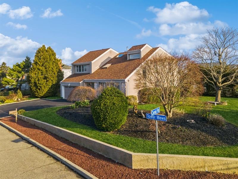 699 Tower Mews, Oakdale, New York image 2