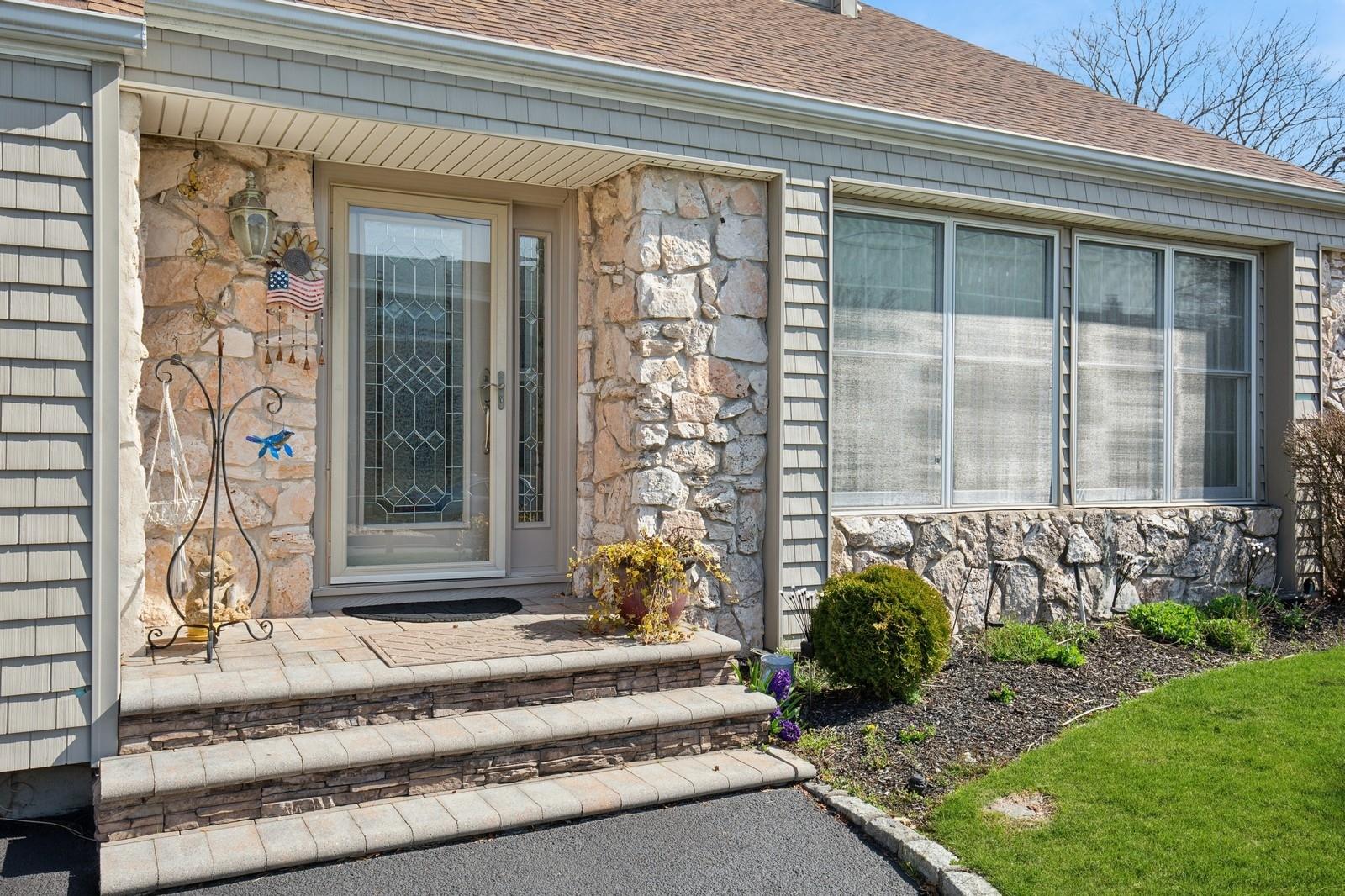 699 Tower Mews, Oakdale, New York image 16