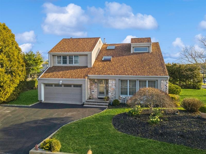 699 Tower Mews, Oakdale, New York image 1