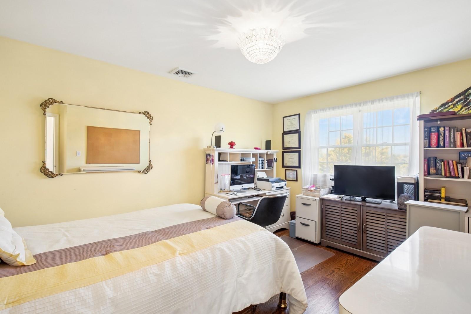 699 Tower Mews, Oakdale, New York image 37