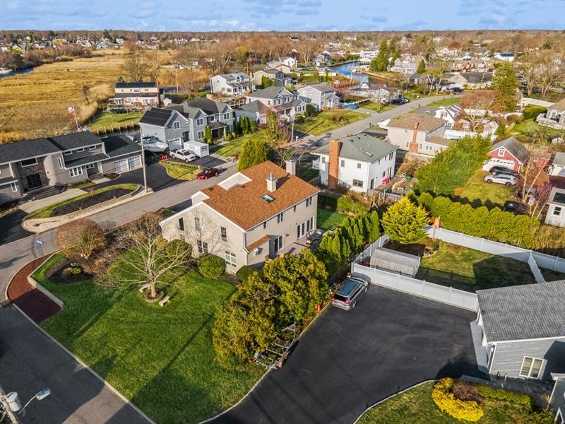 699 Tower Mews, Oakdale, New York image 9