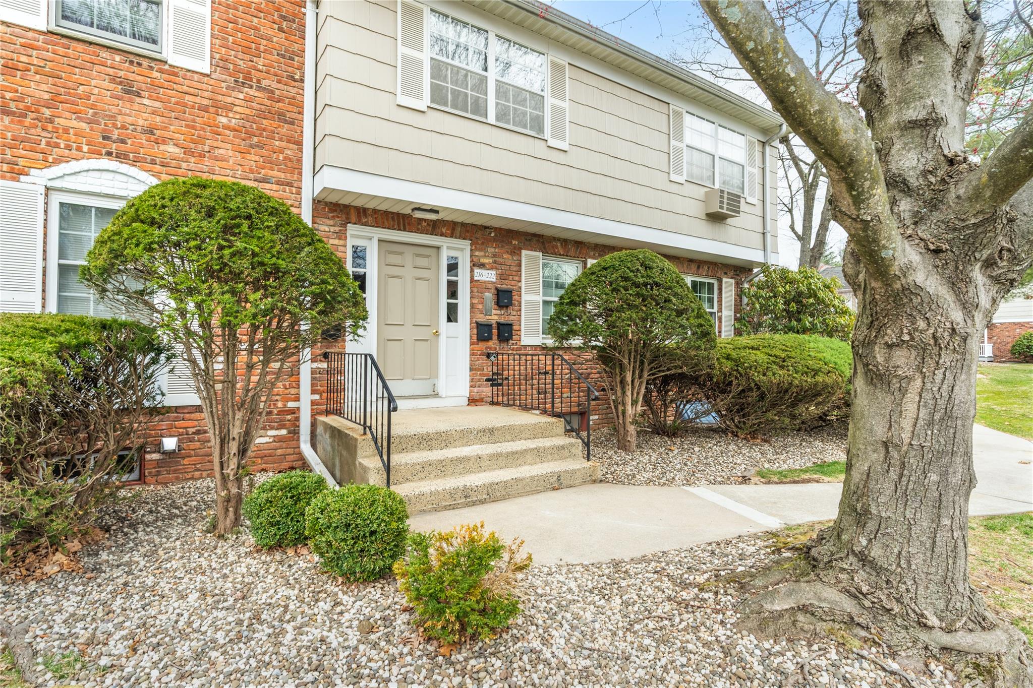 222 Doxbury Lane