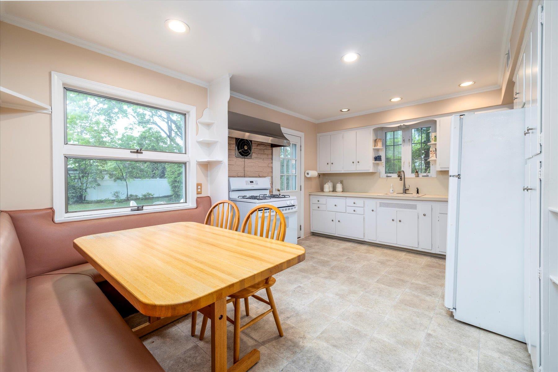 39 Searing Street, Rockville Centre, New York image 11
