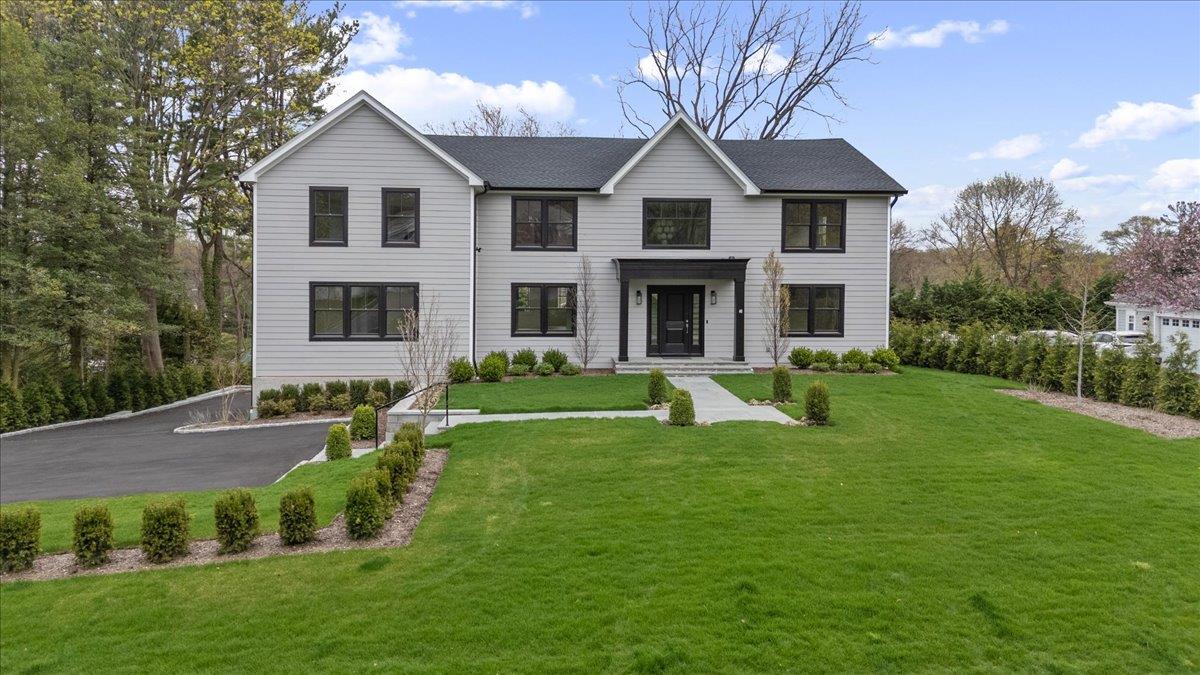 40 Hewlett Lane, Port Washington, New York image 1