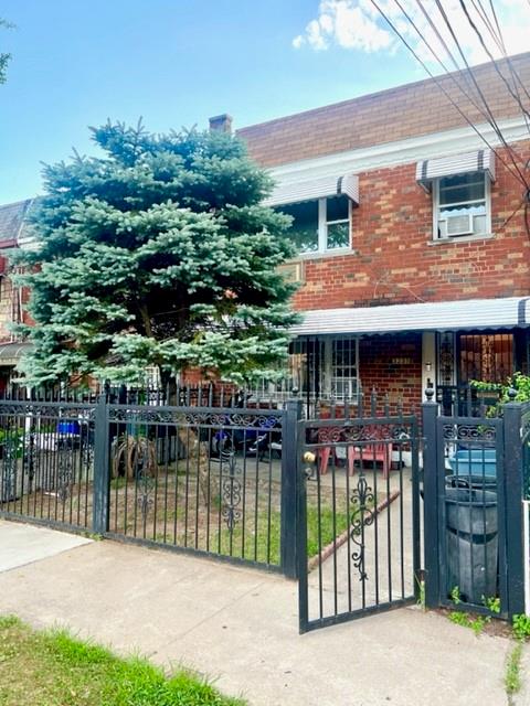 Grace Avenue, Bronx, New York - 5 Bedrooms  
2 Bathrooms - 