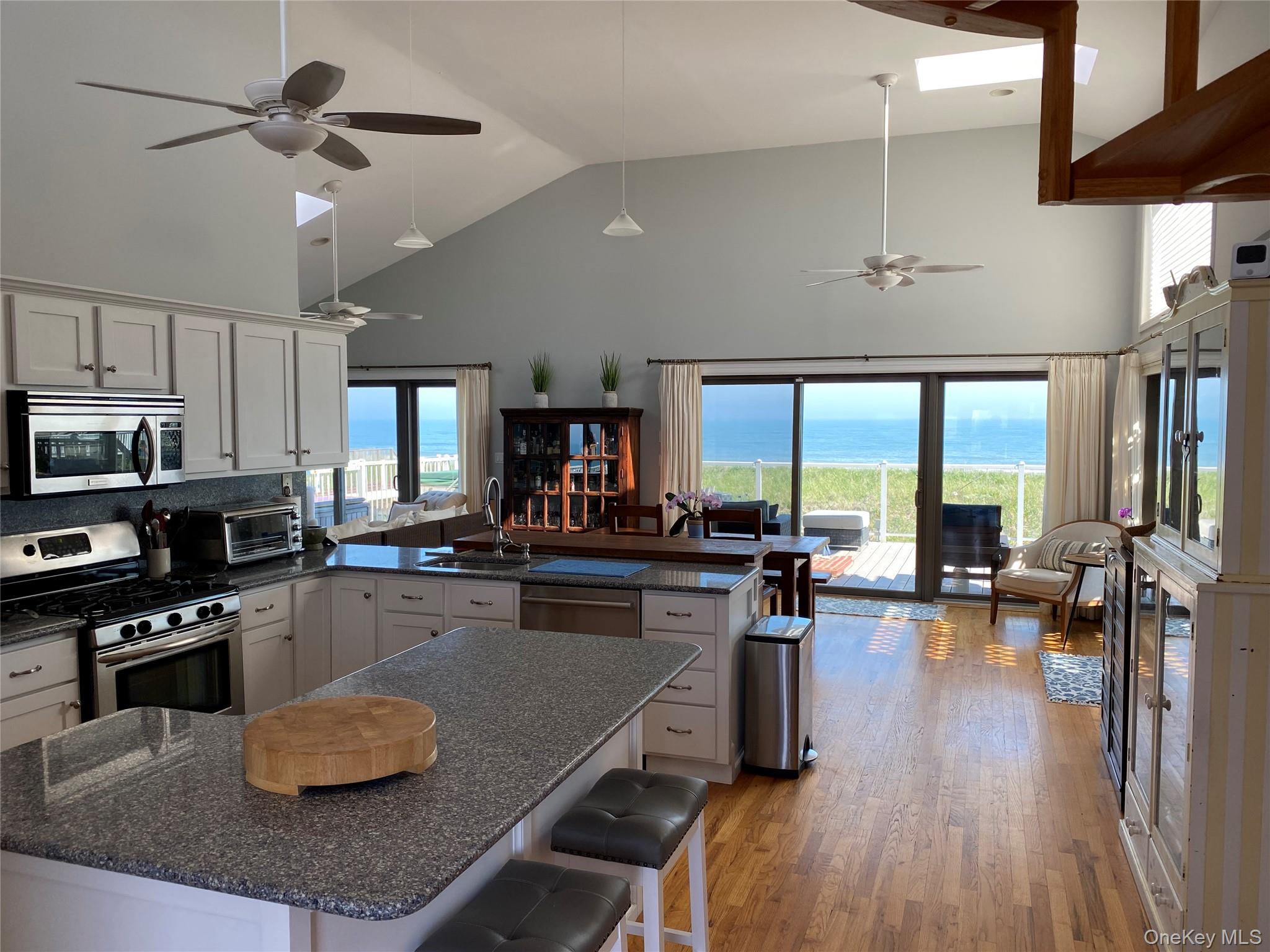 717 Dune Road
