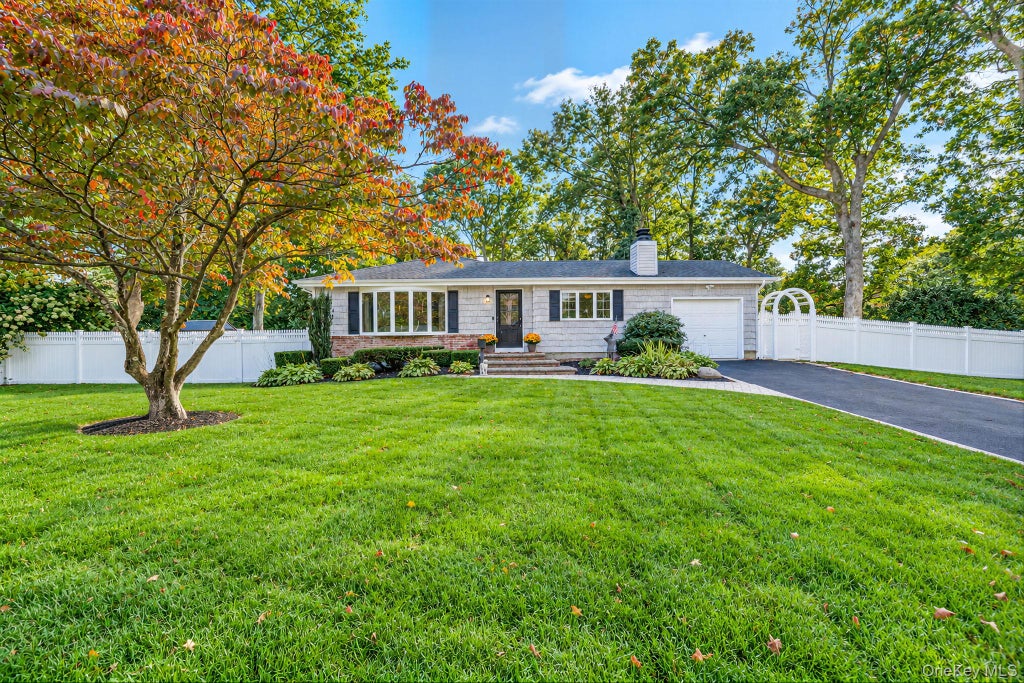 Photo of 7 Abby Drive, East Northport, NY 11731 (MLS # 1065070)