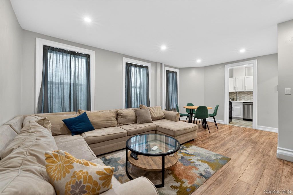 Photo of 941 Jerome Avenue #5B, Bronx, NY 10452 (MLS # 996690)