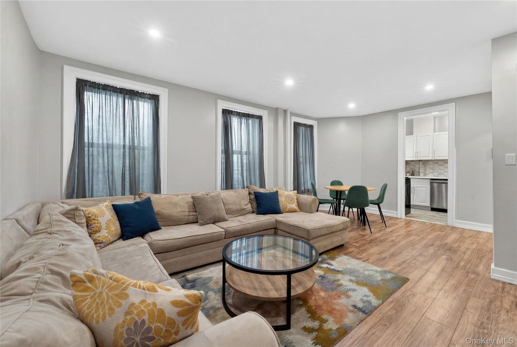 Photo of 941 Jerome Avenue #5B, Bronx, NY 10452 (MLS # 996690)