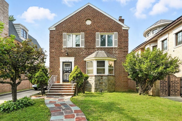 110-39 67TH DR, FOREST HILLS, NY 11375 - Image a815e5b9fb99b380d5dca02ea39d8c20/3790177580