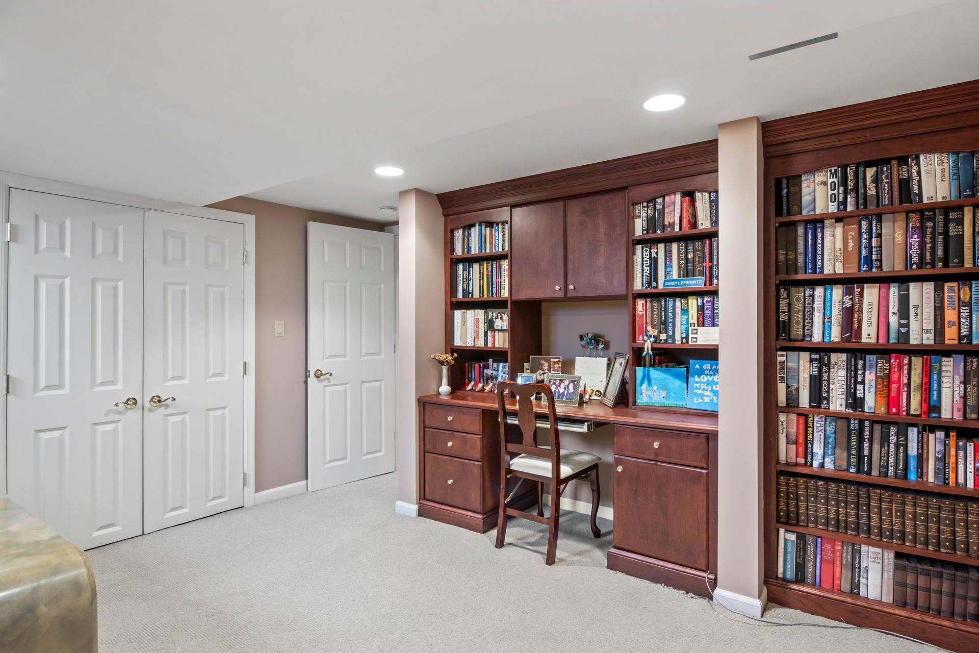 65 The Circle Cir #65, Glen Head, New York image 36