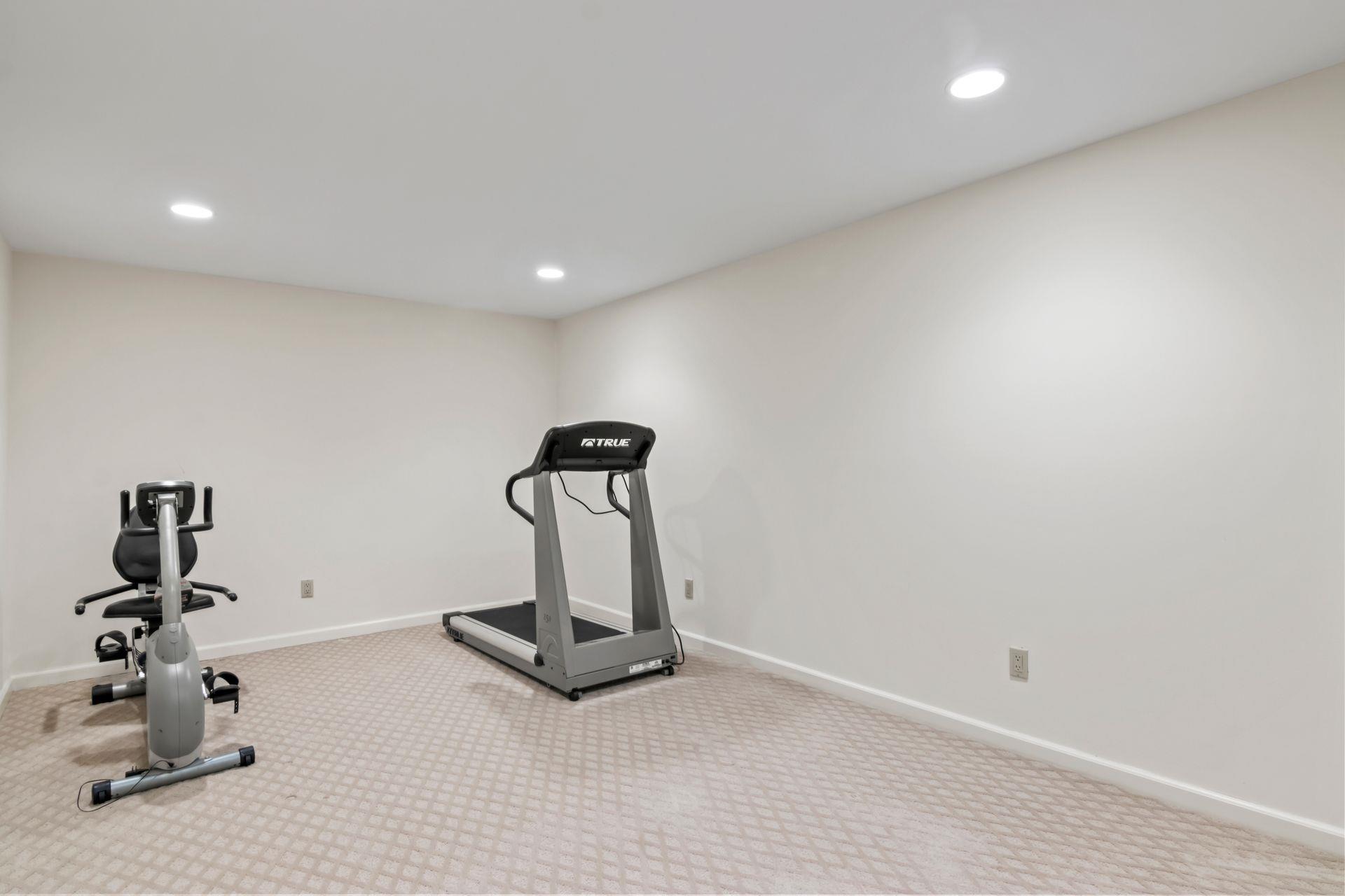 65 The Circle Cir #65, Glen Head, New York image 33