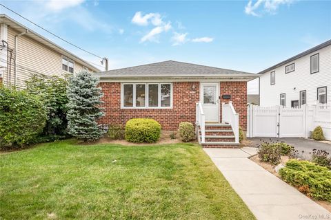 Photo of 342 Lucille Avenue, Elmont, NY 11003 (MLS # 923307)