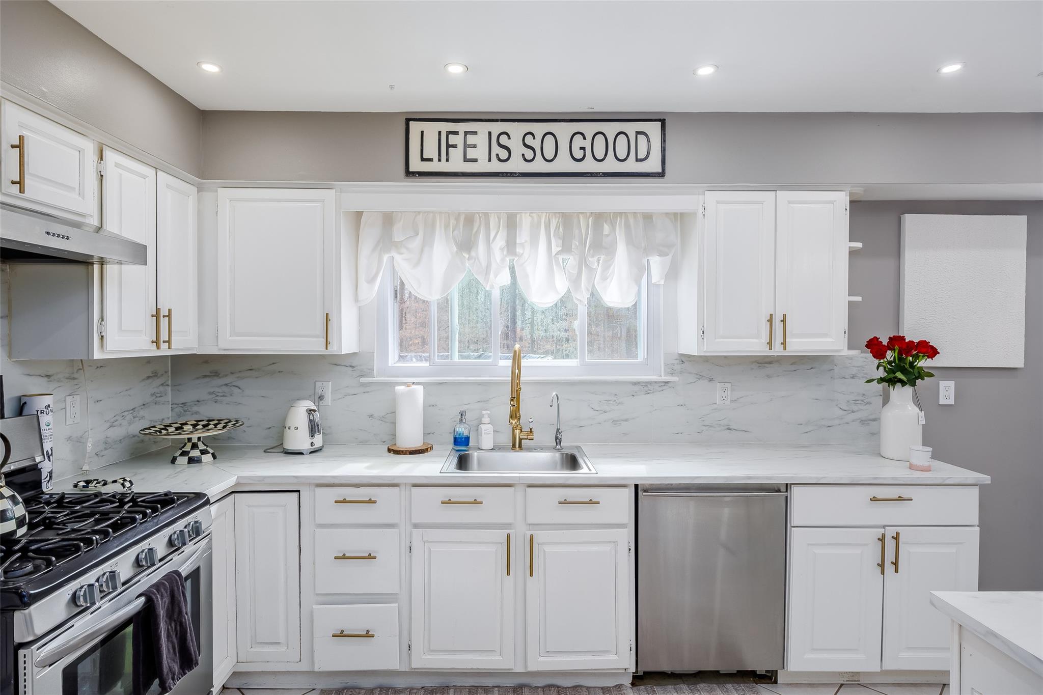 10 Rosemary Court, Manorville, New York image 15
