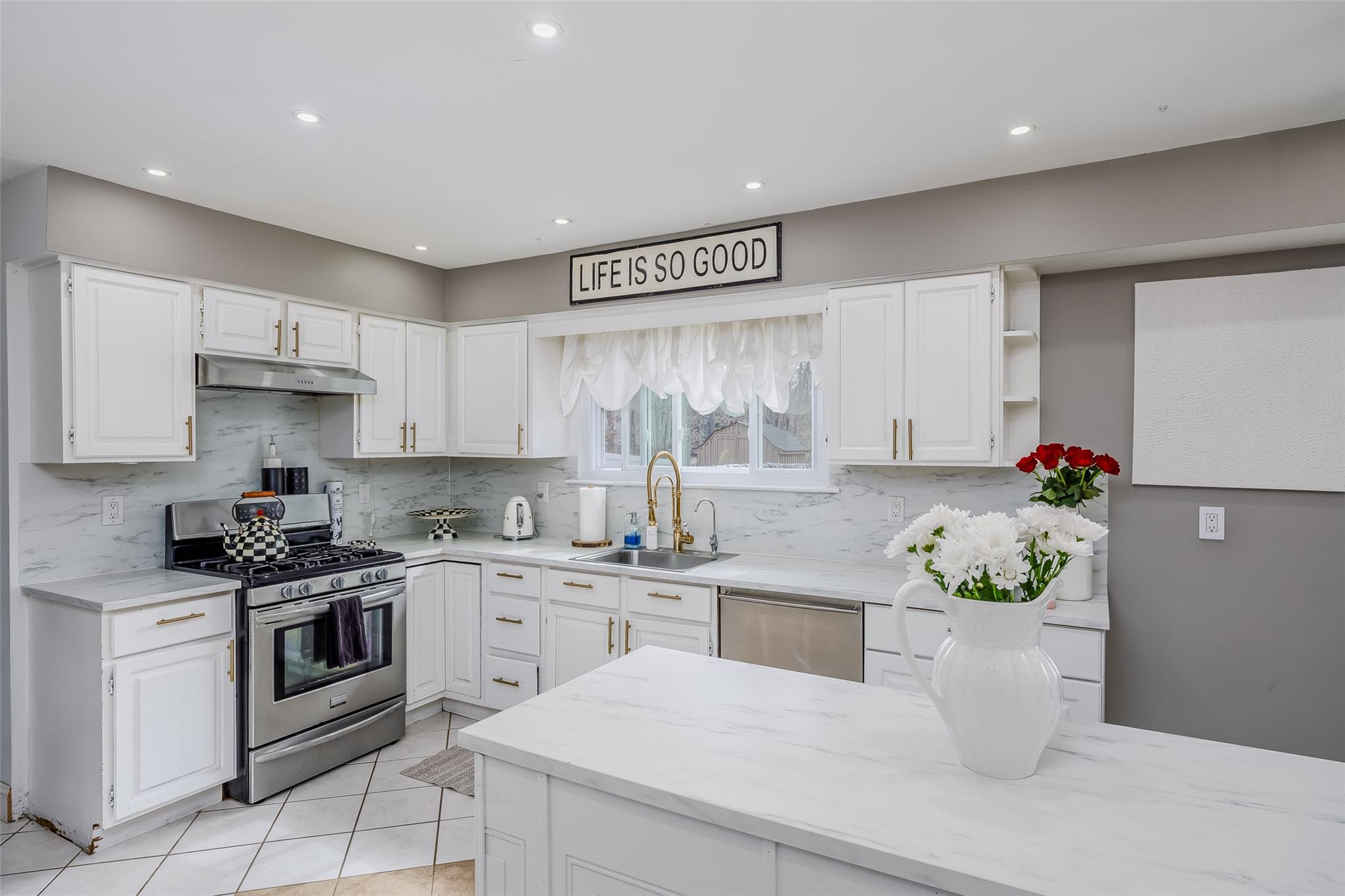 10 Rosemary Court, Manorville, New York image 14
