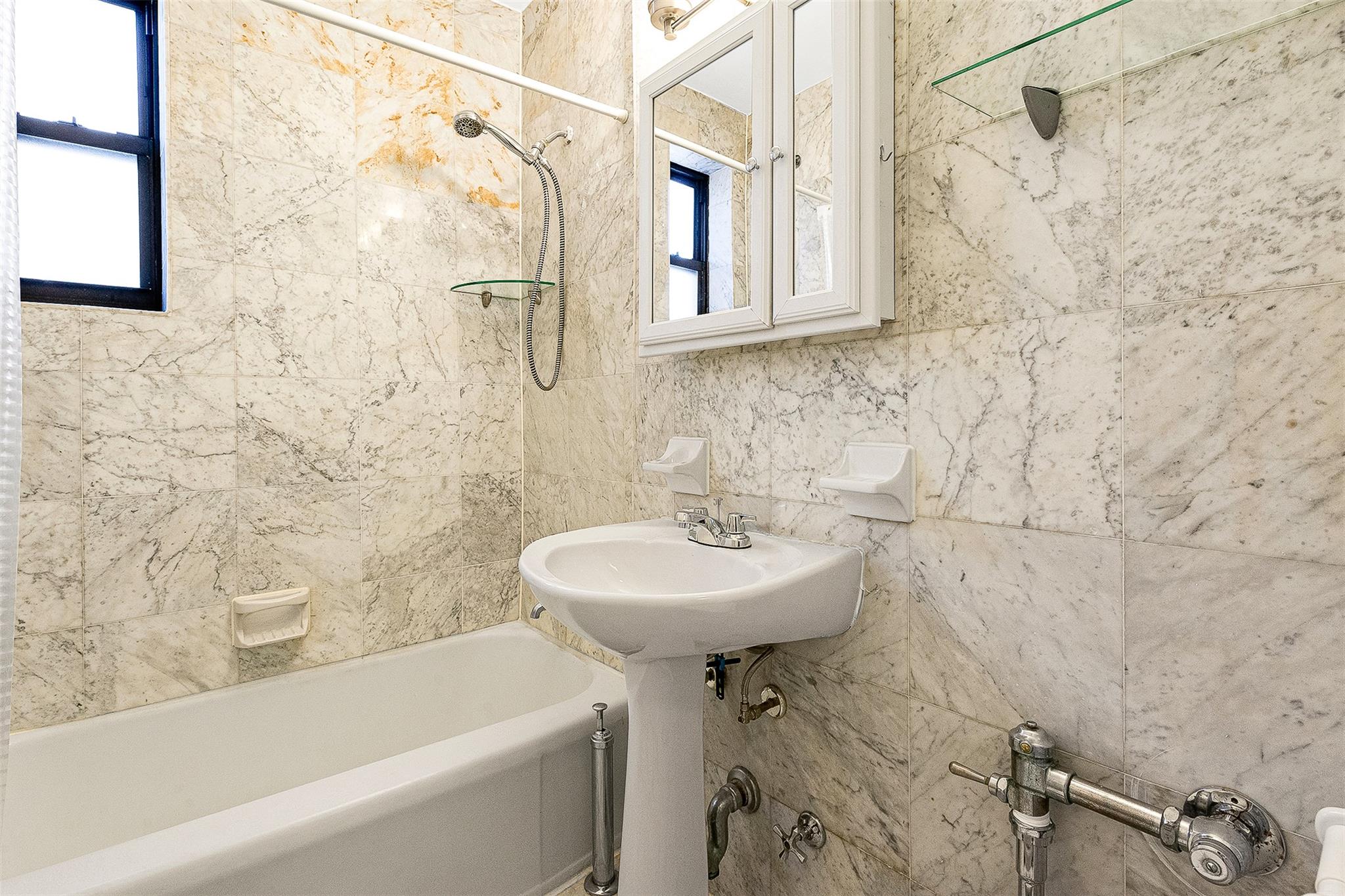 71-11 Yellowstone Boulevard #6H, Forest Hills, New York image 24
