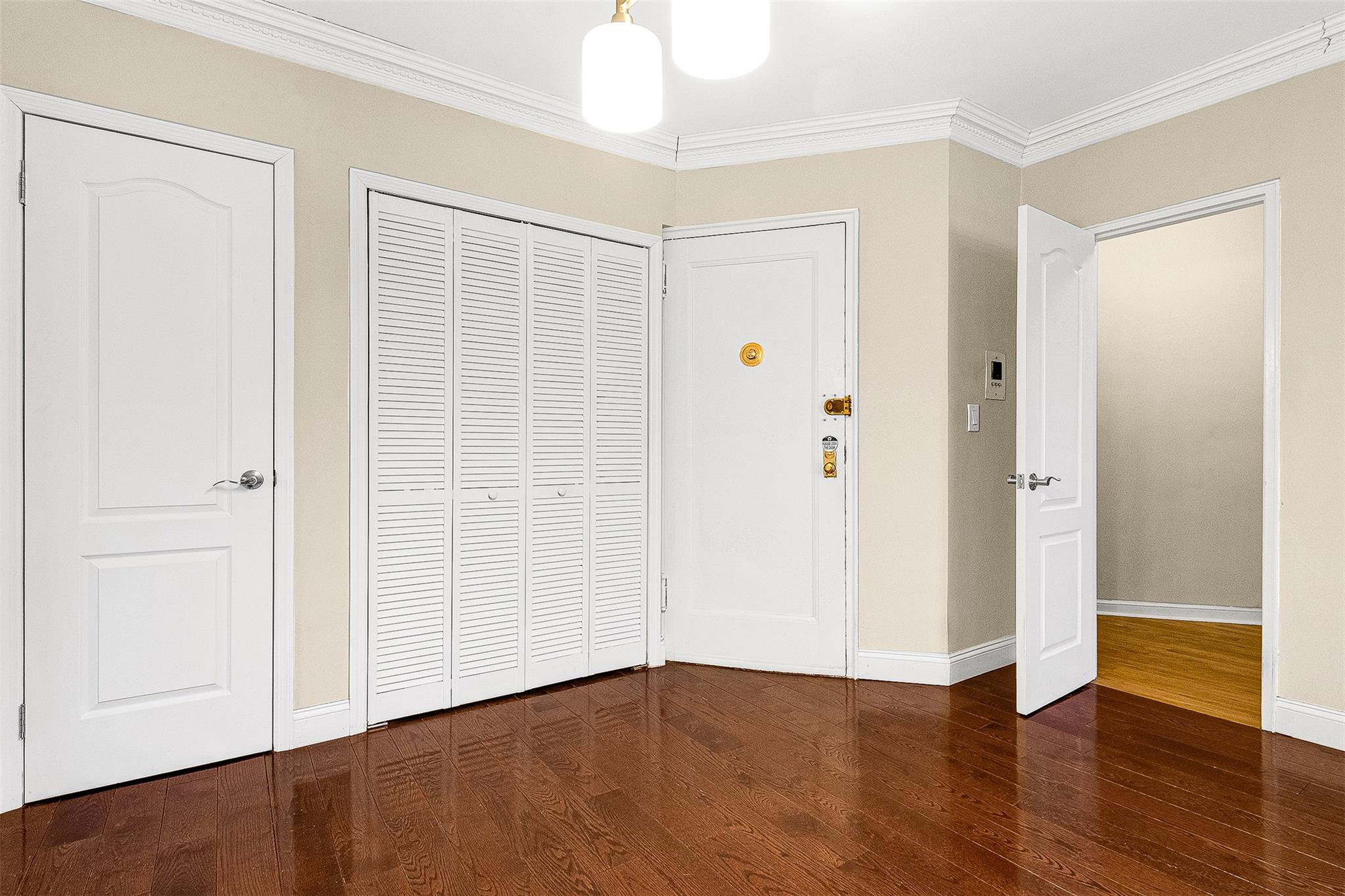71-11 Yellowstone Boulevard #6H, Forest Hills, New York image 5