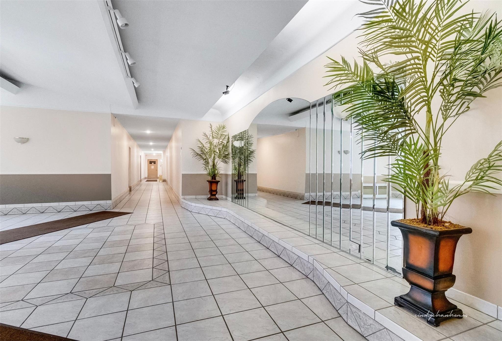 71-11 Yellowstone Boulevard #6H, Forest Hills, New York image 3