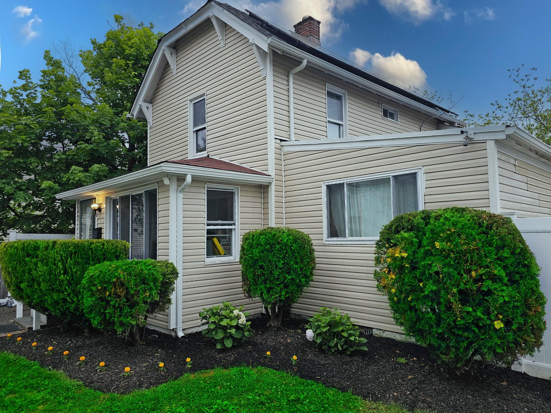 25 Center Avenue, Bay Shore, New York image 2