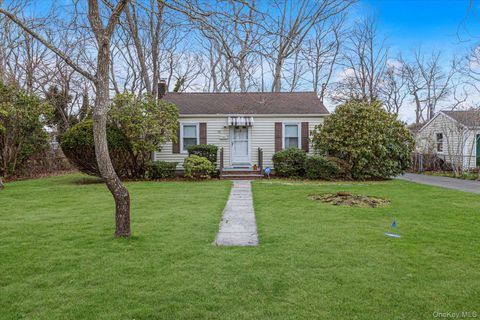 Photo of 74 Country Club Road, Bellport, NY 11713 (MLS # 983778)