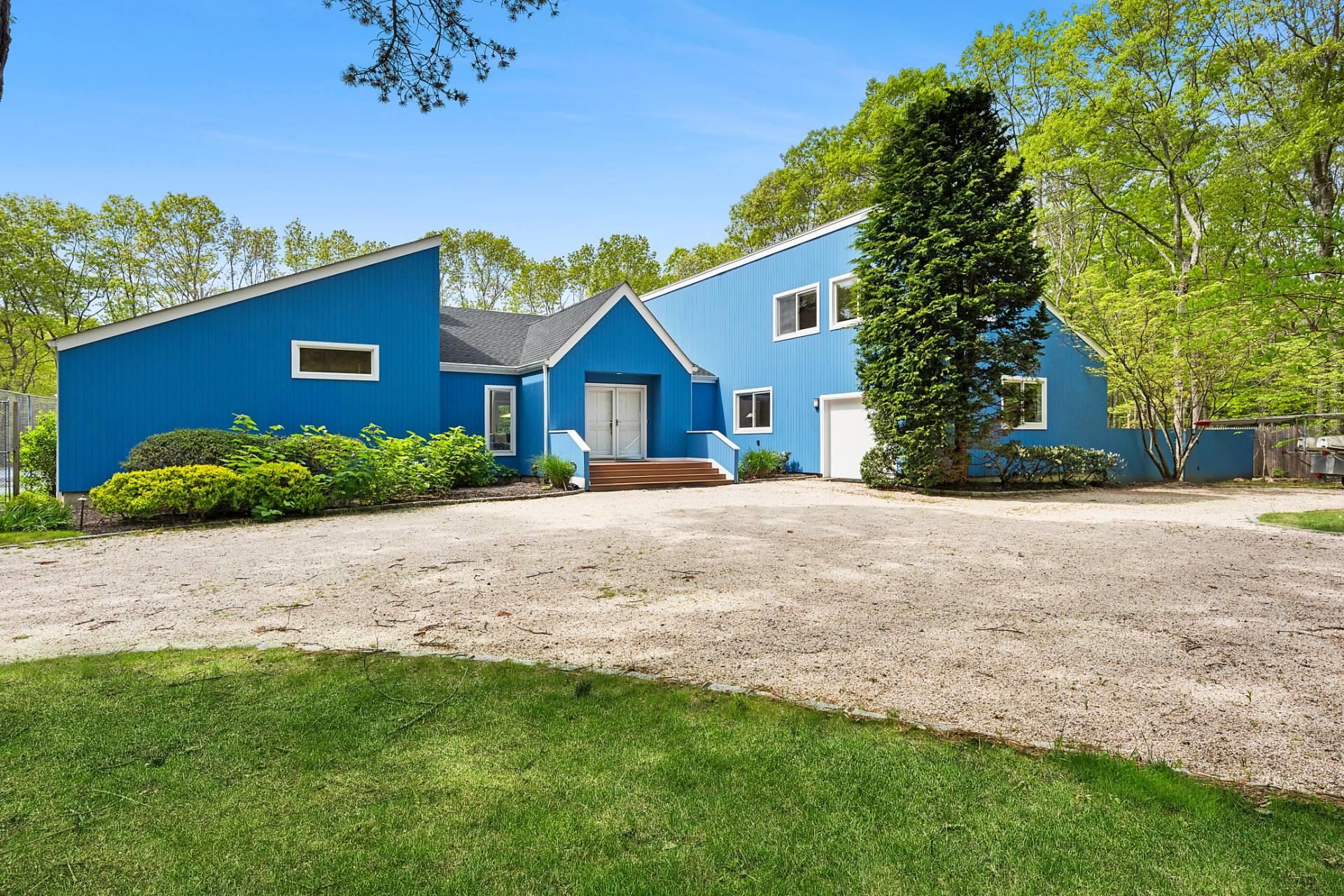 Quarter Court, Westhampton, Hamptons, NY - 5 Bedrooms  
4 Bathrooms - 