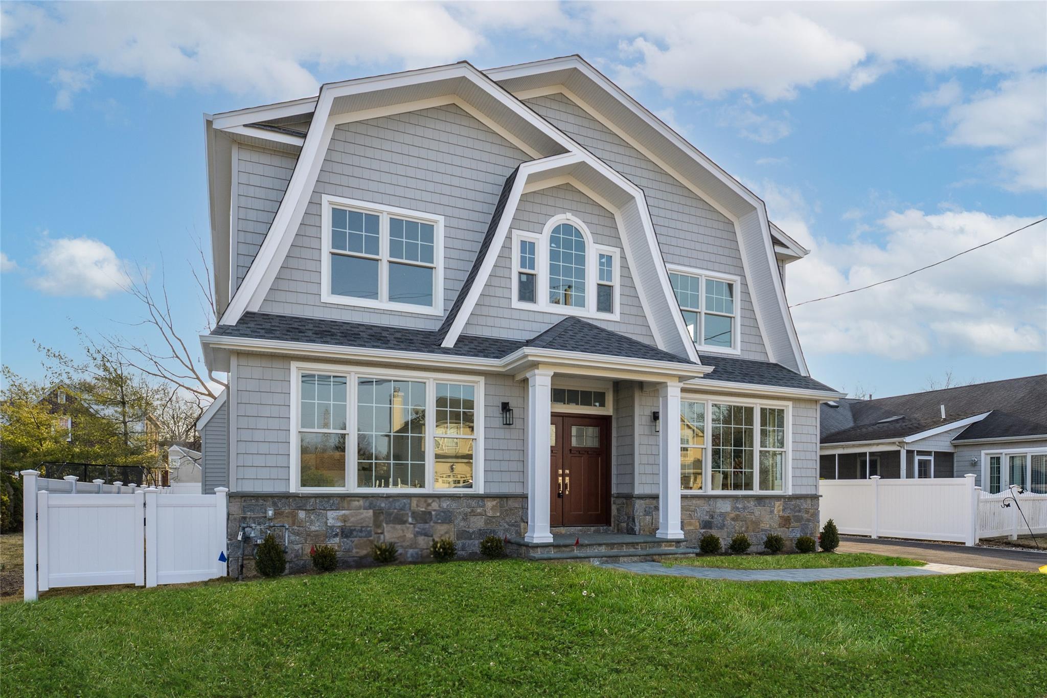 108 Linden Street, Roslyn Heights, New York image 3