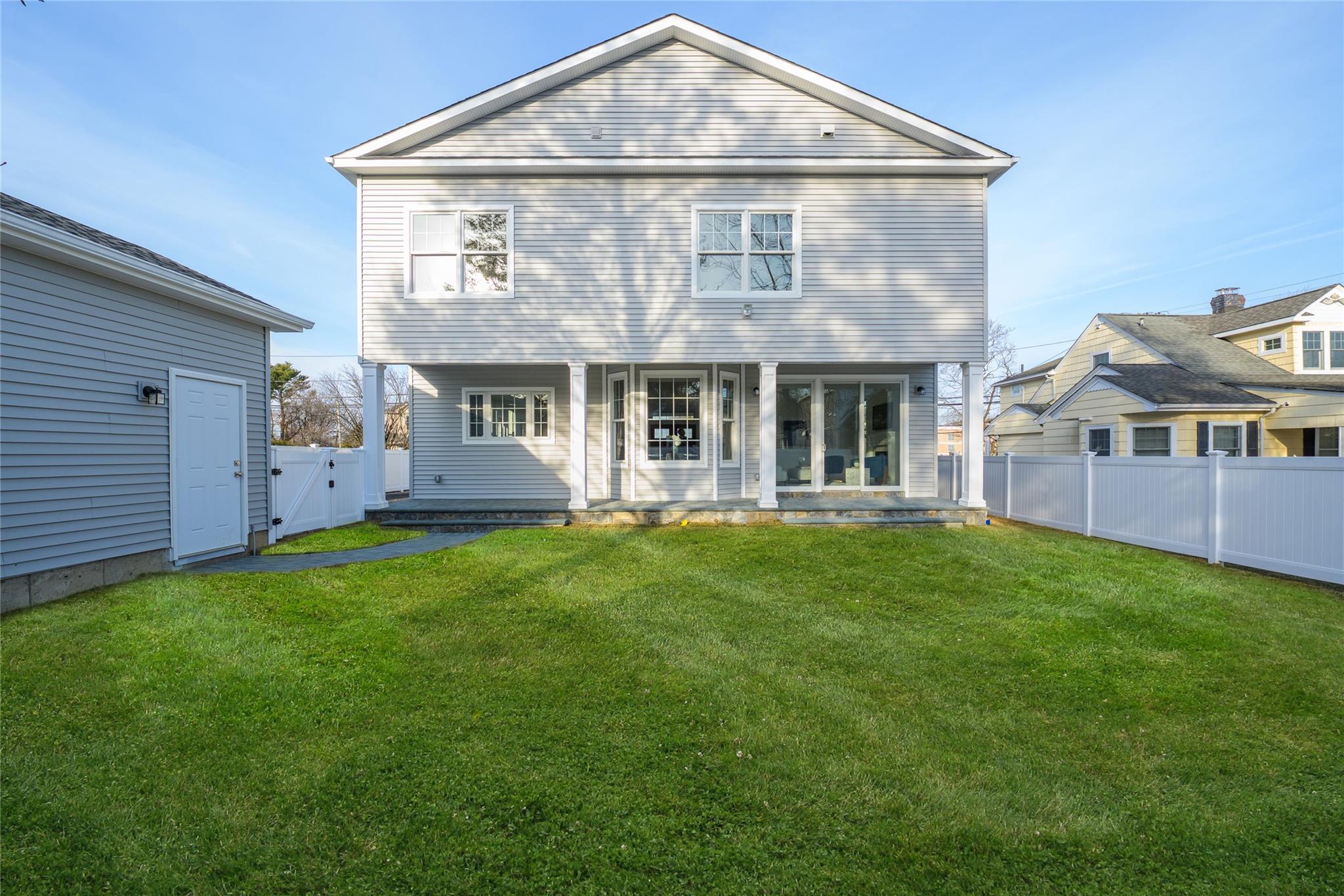 108 Linden Street, Roslyn Heights, New York image 37