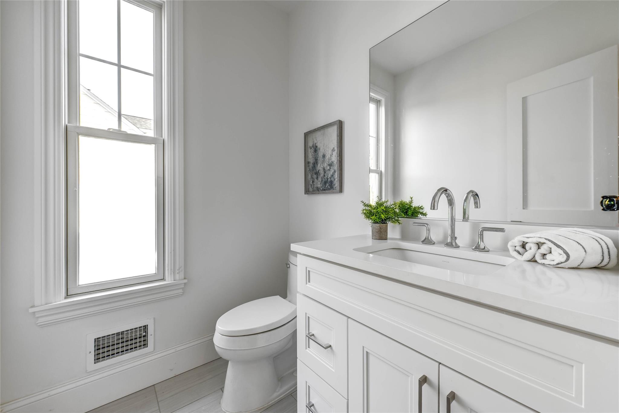 108 Linden Street, Roslyn Heights, New York image 35
